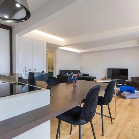 Apartment Lovelystay - Sunny 2 Bedroom *