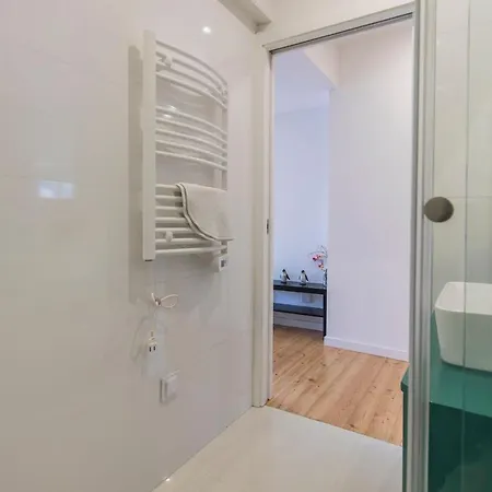 Lovelystay - Sunny 2 Bedroom