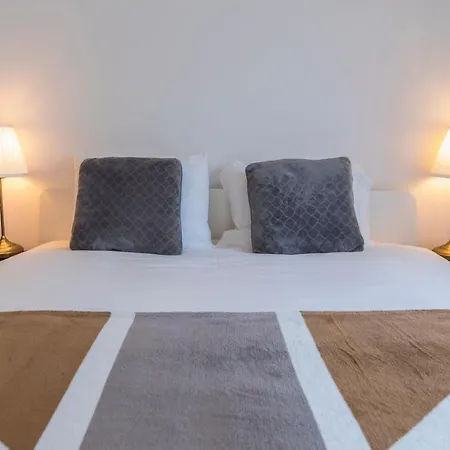 Lovelystay - Sunny 2 Bedroom Apartman