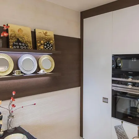 Lovelystay - Sunny 2 Bedroom Apartman