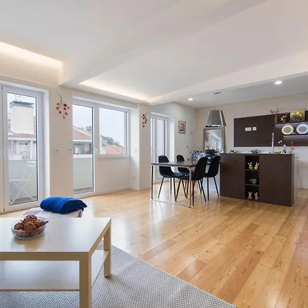 Lovelystay - Sunny 2 Bedroom Apartment *