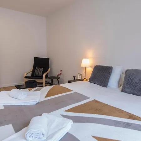 Lovelystay - Sunny 2 Bedroom * Lisbon