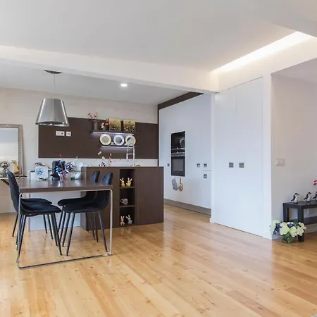 Lovelystay - Sunny 2 Bedroom Apartment *