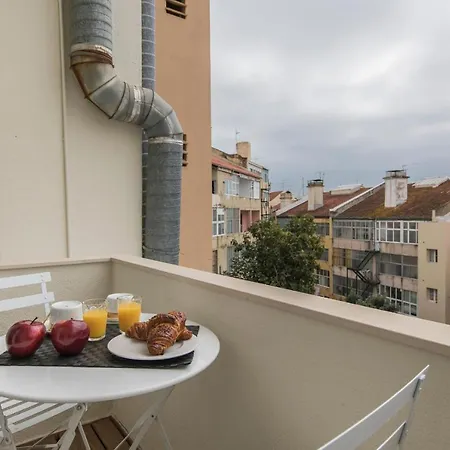 Lovelystay - Sunny 2 Bedroom *