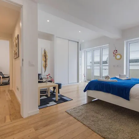 Lovelystay - Sunny 2 Bedroom *