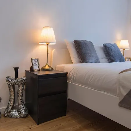 Lovelystay - Sunny 2 Bedroom Apartman