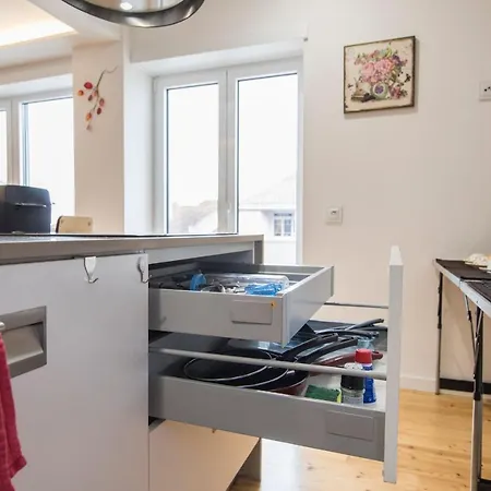 Lovelystay - Sunny 2 Bedroom