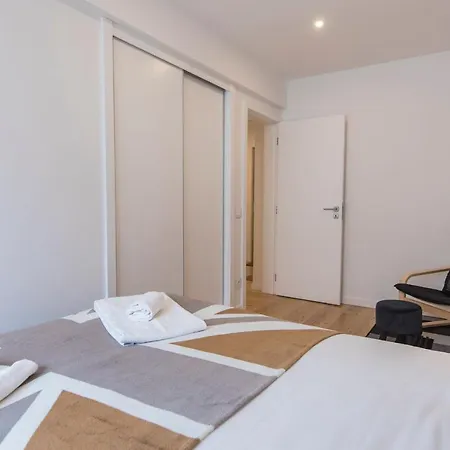 Lovelystay - Sunny 2 Bedroom