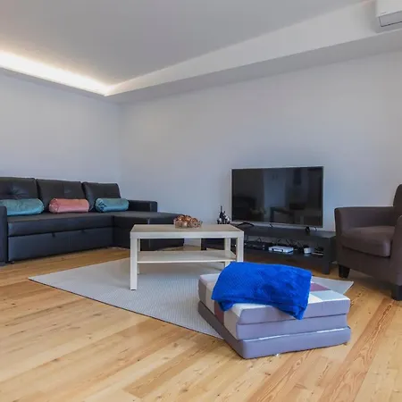 Lovelystay - Sunny 2 Bedroom Apartment Lisbon