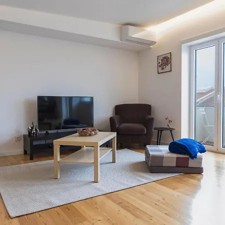 Lovelystay - Sunny 2 Bedroom