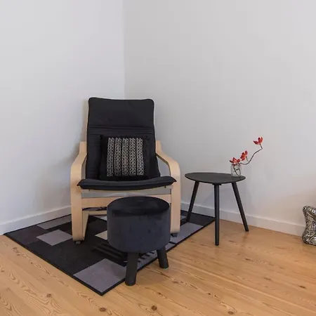 Lovelystay - Sunny 2 Bedroom