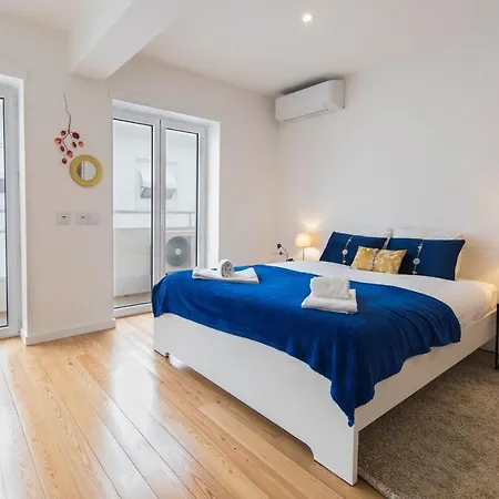 Lovelystay - Sunny 2 Bedroom *