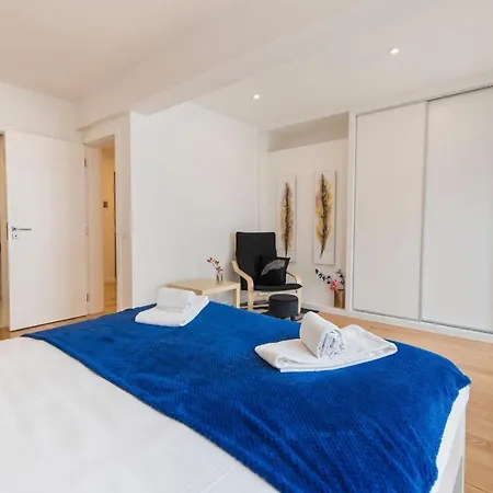 Lovelystay - Sunny 2 Bedroom *