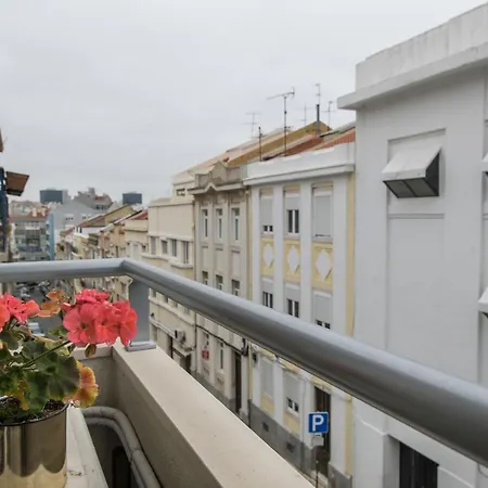 Lovelystay - Sunny 2 Bedroom *